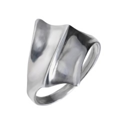 Серебряное кольцо: размер 18, вес 2.50 гр.
